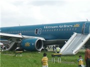 Bóng đá anh, ngoại hạng anh, lịch thi đấu euro 2012, VNA thiệt hại 10.000 USD vì hành khách mở cửa thoát hiểm